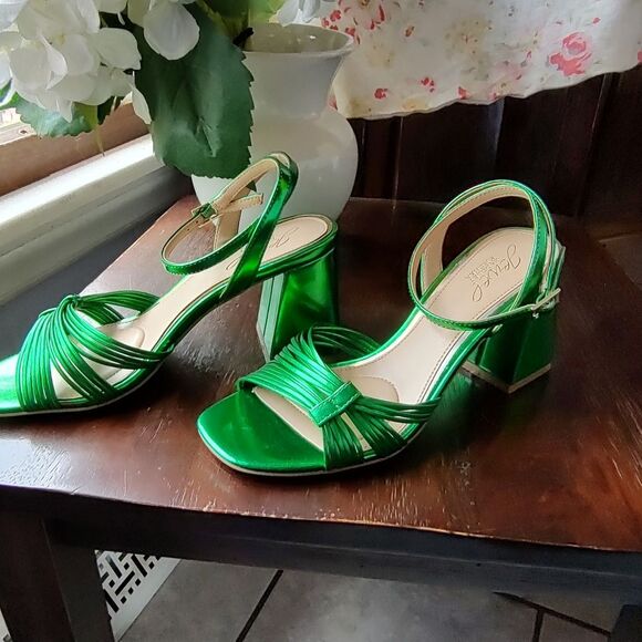 Jewel By Badgley Mischka Metallic Emerald Green Strappy Sandals.  Size 6 - Picture 7 of 7